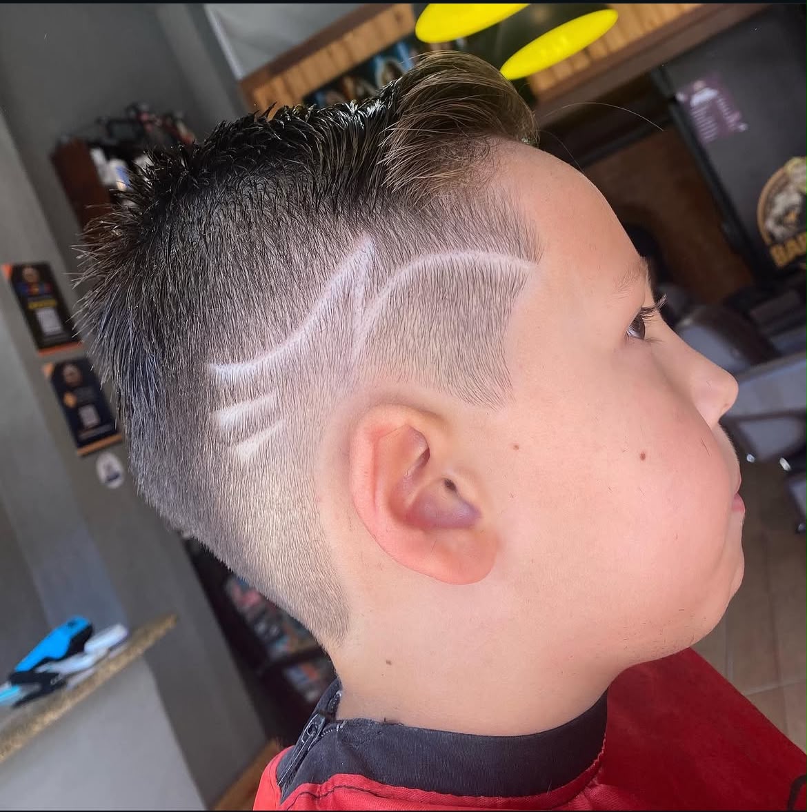Corte infantil com desenho de ondas