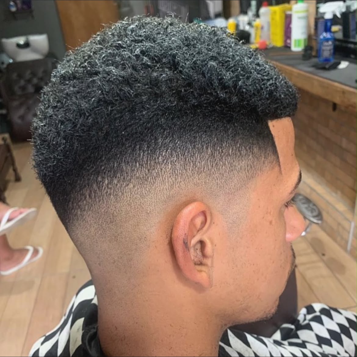 Corte cacheado com degradê