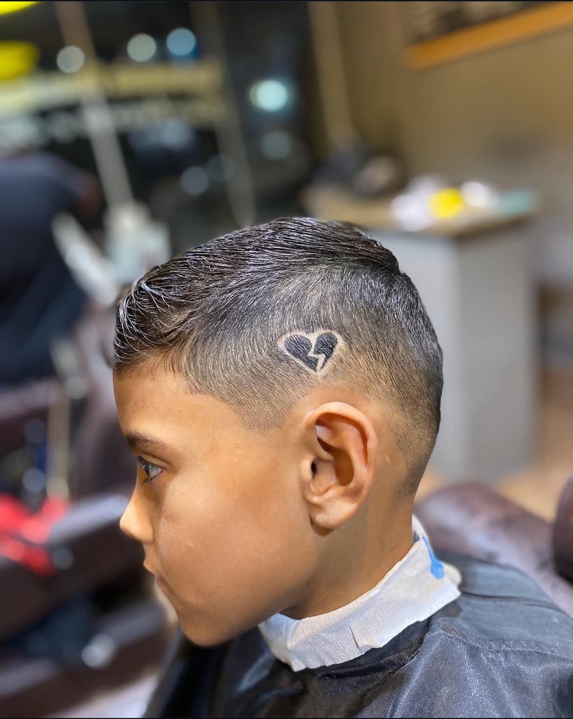 Corte infantil com desenho de coração partido