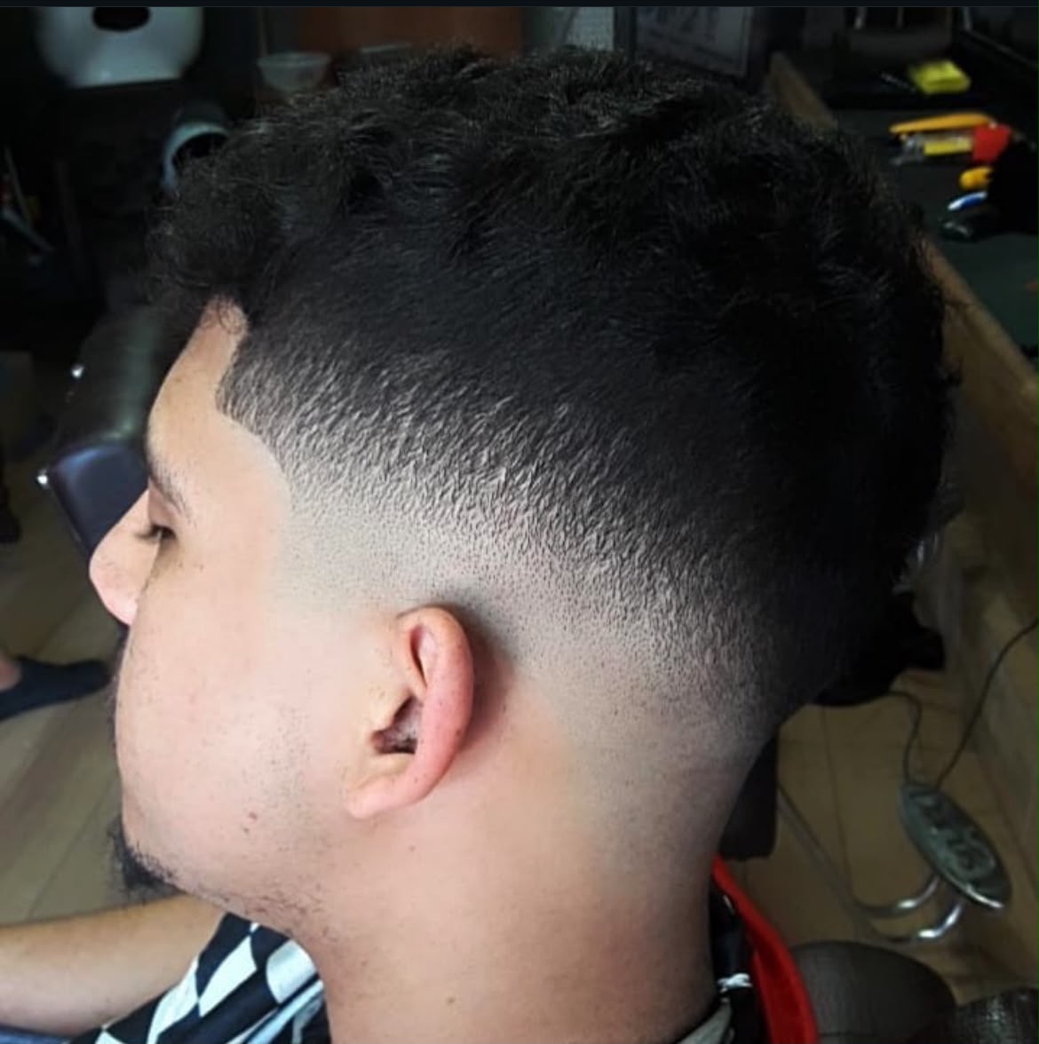 Corte masculino com degradê baixo